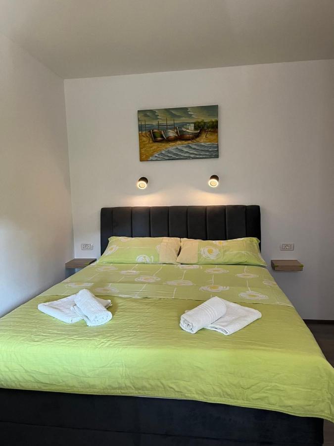 Apartments Vuceric Перой Екстер'єр фото