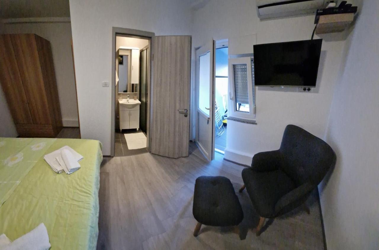 Apartments Vuceric Перой Екстер'єр фото