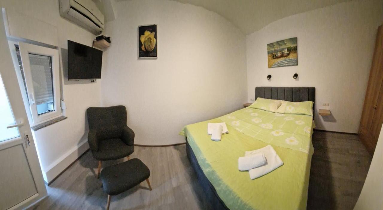 Apartments Vuceric Перой Екстер'єр фото