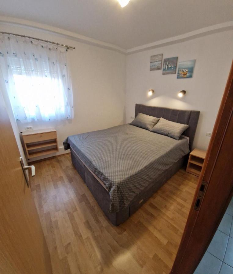 Apartments Vuceric Перой Екстер'єр фото