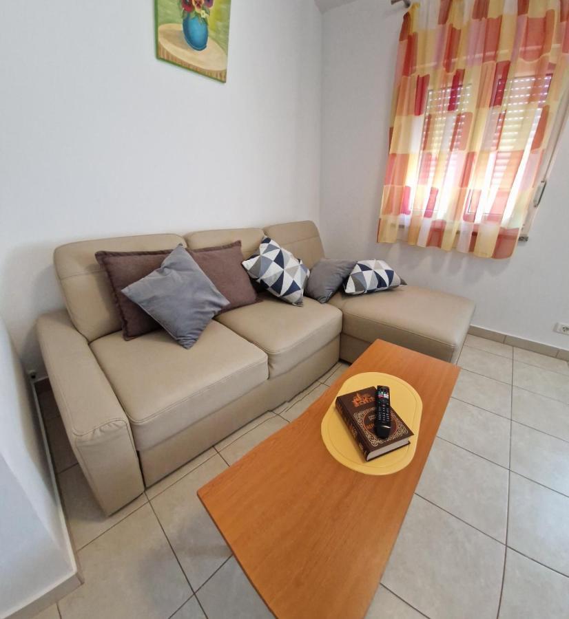 Apartments Vuceric Перой Екстер'єр фото