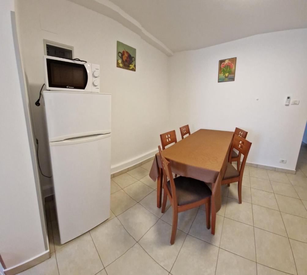 Apartments Vuceric Перой Екстер'єр фото