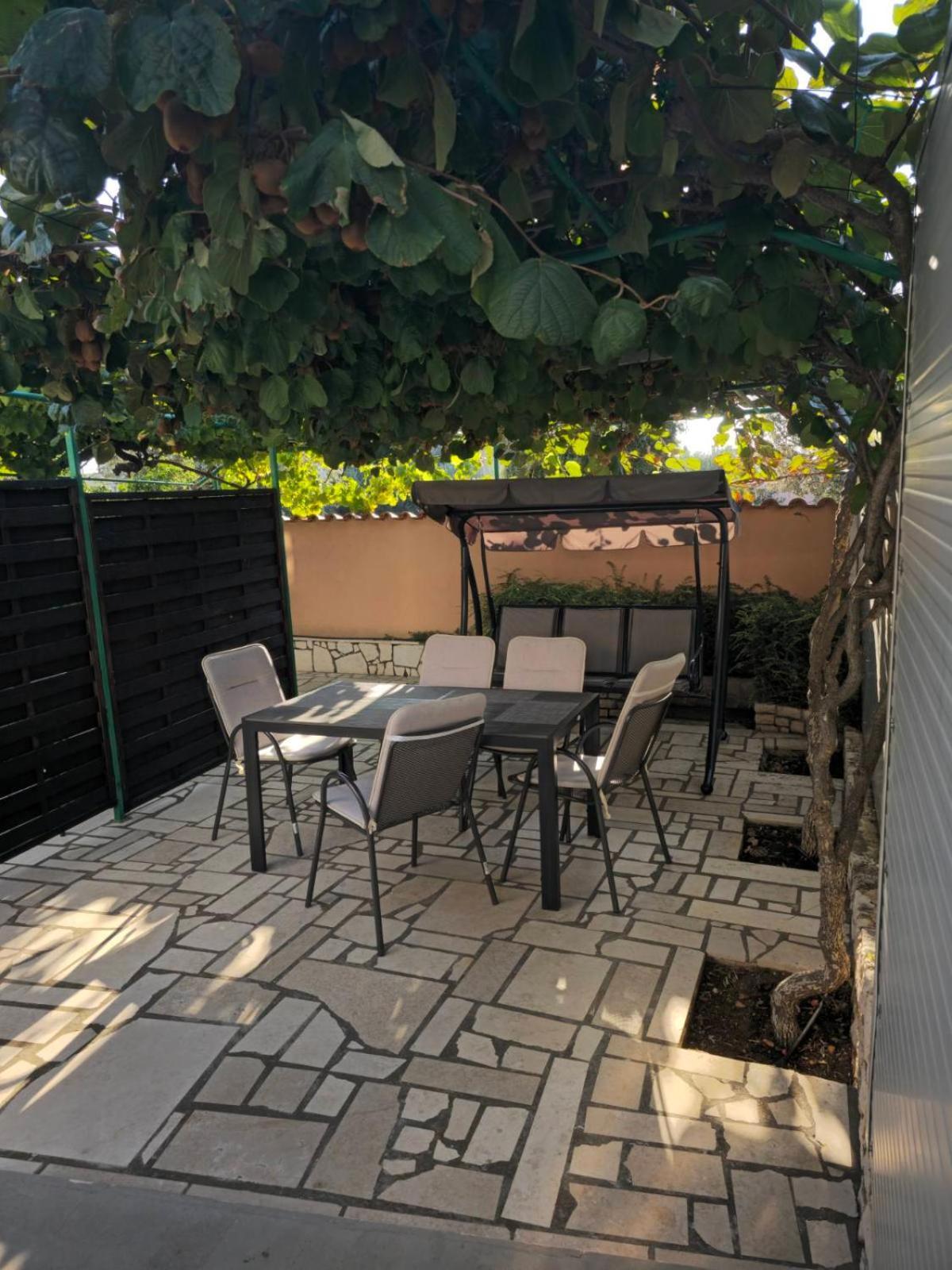 Apartments Vuceric Перой Екстер'єр фото
