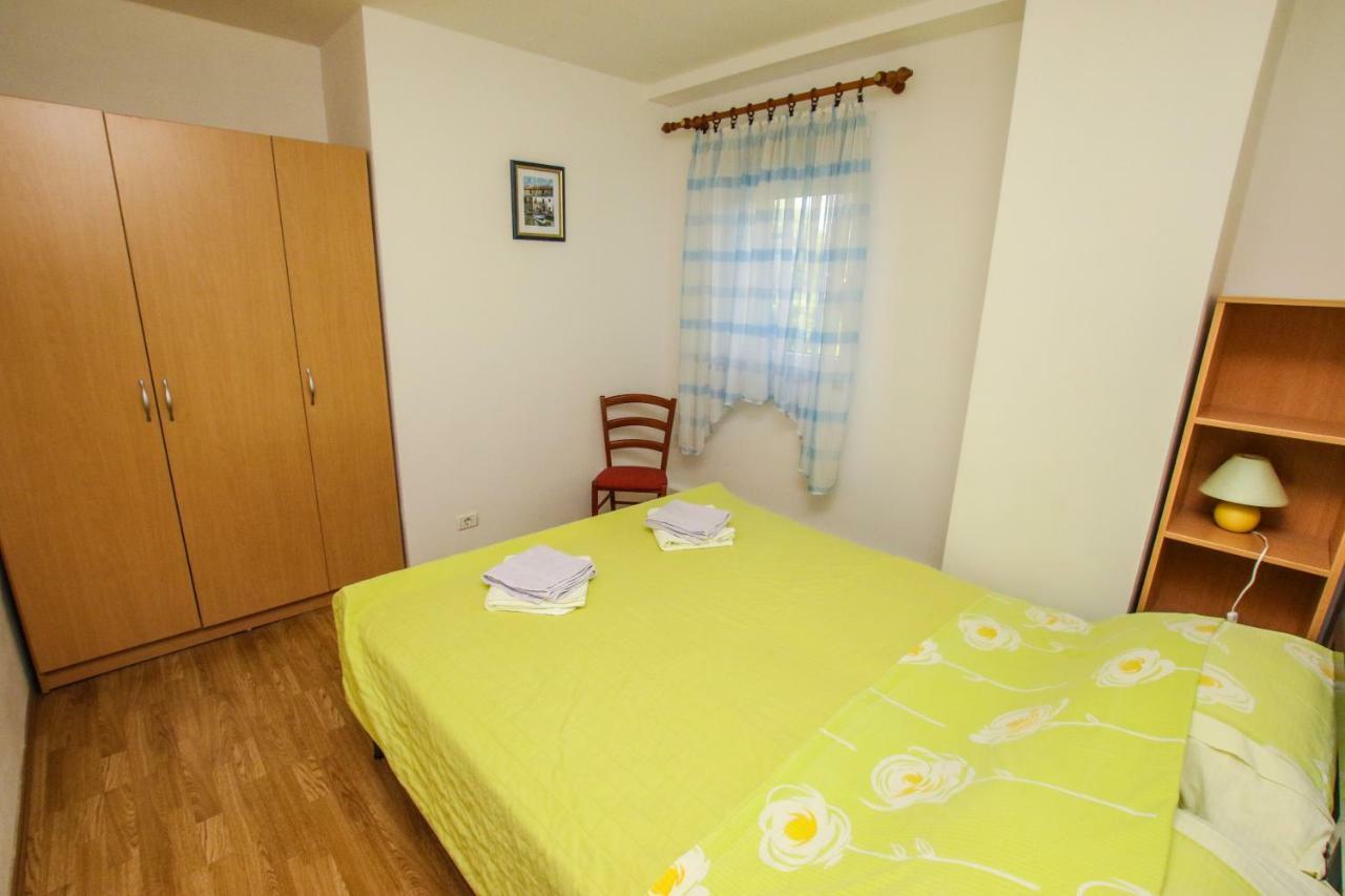 Apartments Vuceric Перой Екстер'єр фото