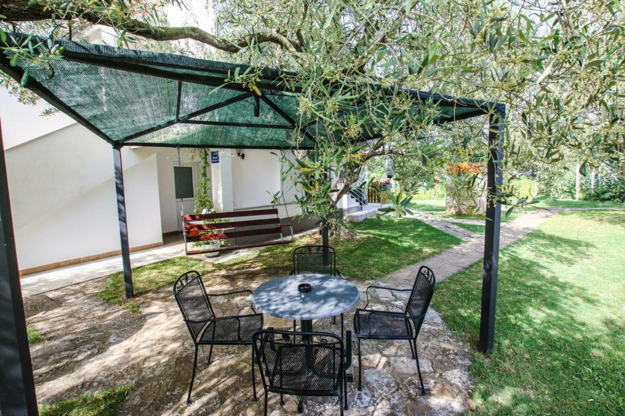 Apartments Vuceric Перой Екстер'єр фото