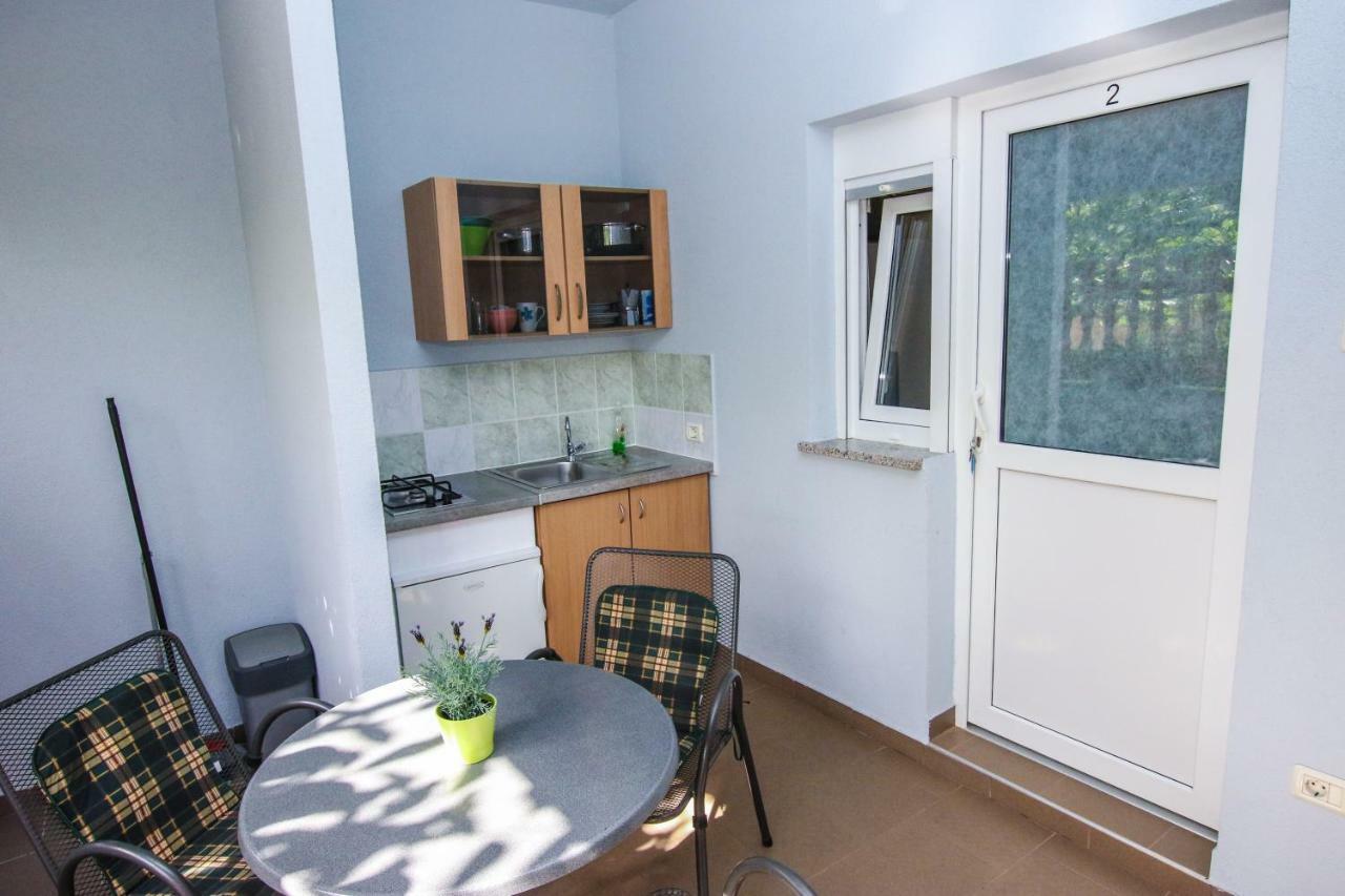 Apartments Vuceric Перой Екстер'єр фото