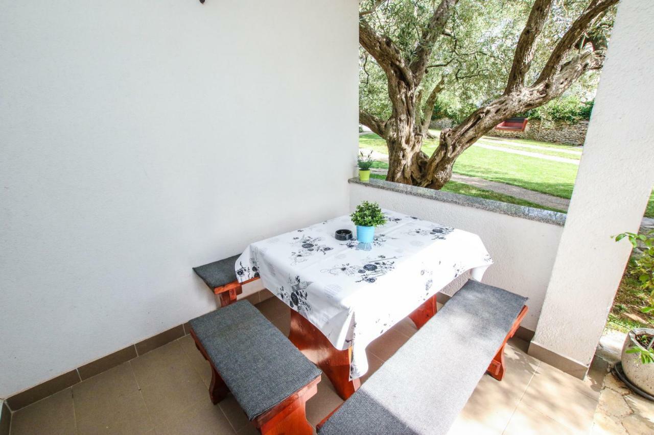 Apartments Vuceric Перой Екстер'єр фото