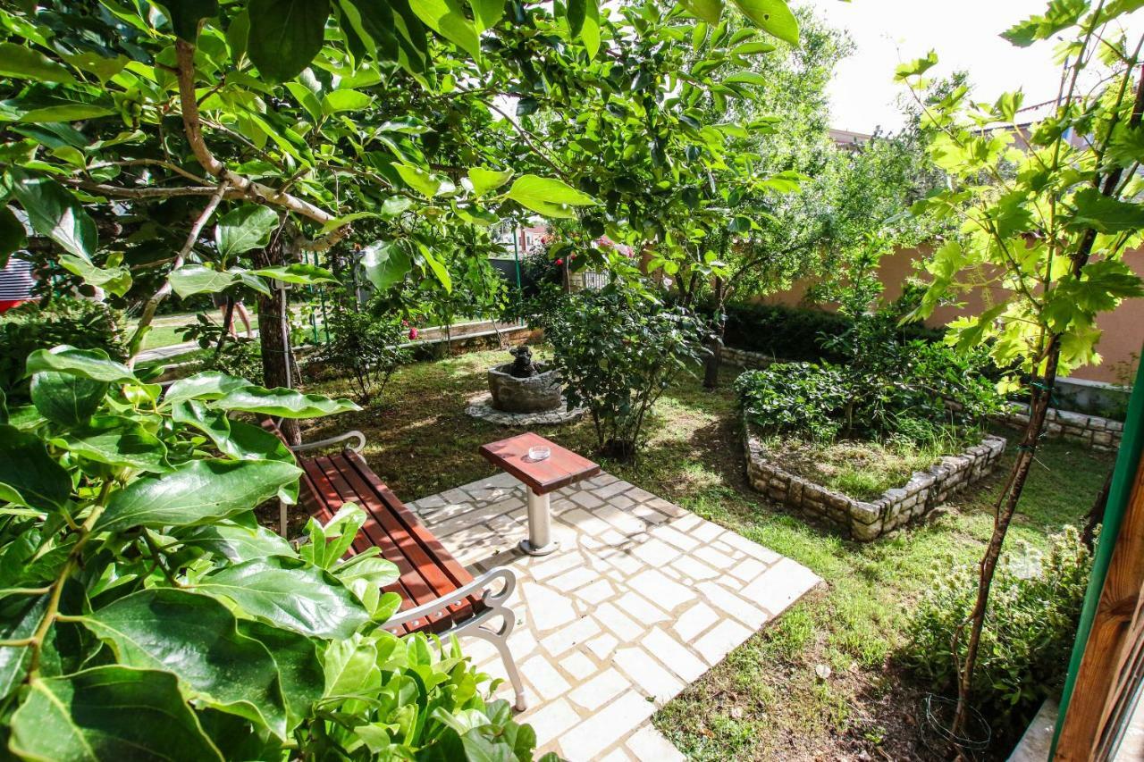 Apartments Vuceric Перой Екстер'єр фото