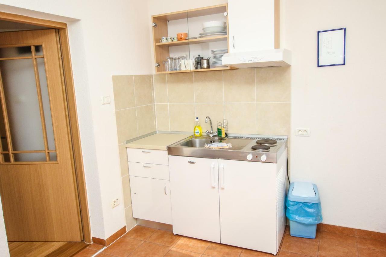 Apartments Vuceric Перой Екстер'єр фото