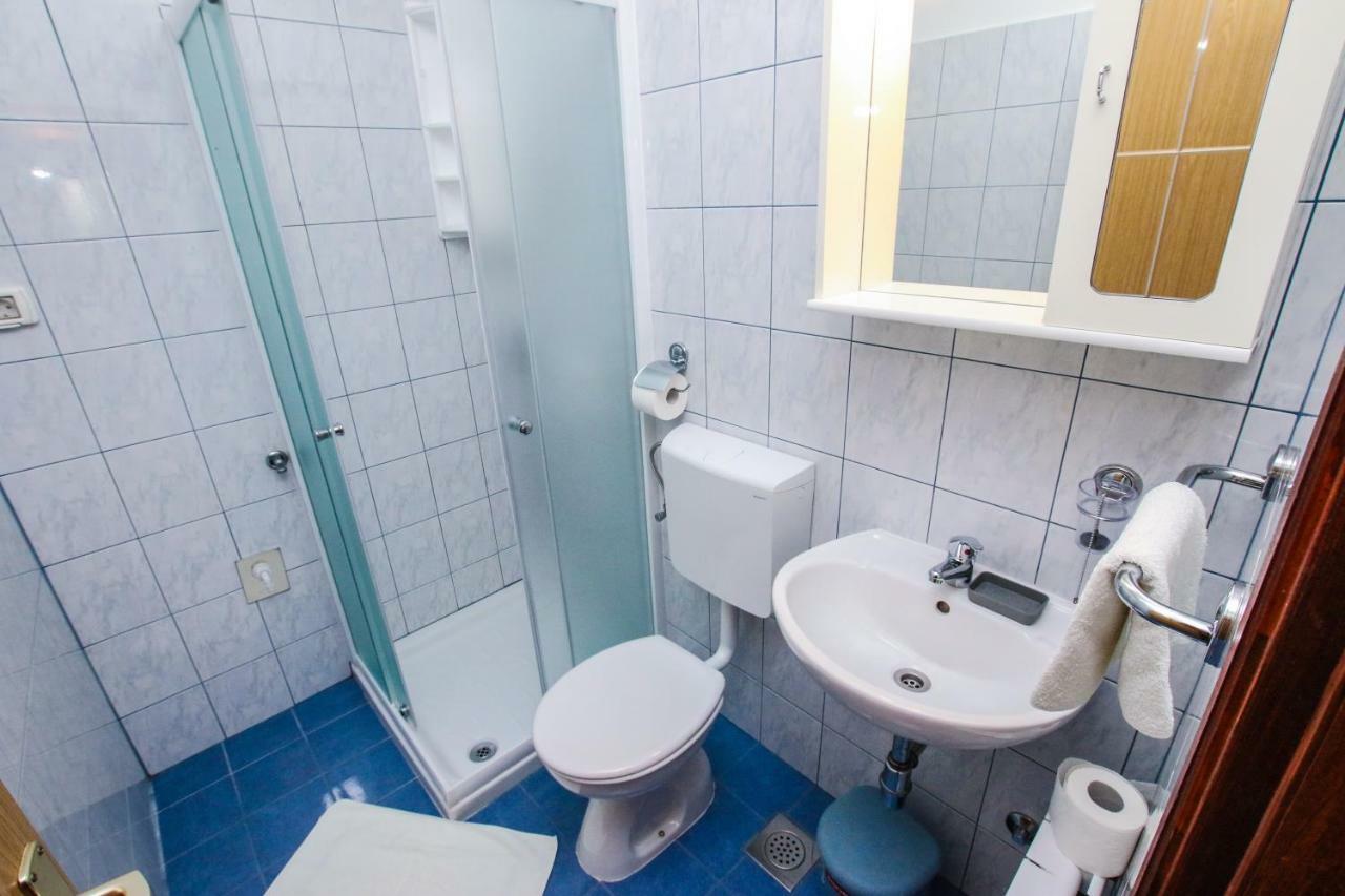 Apartments Vuceric Перой Екстер'єр фото