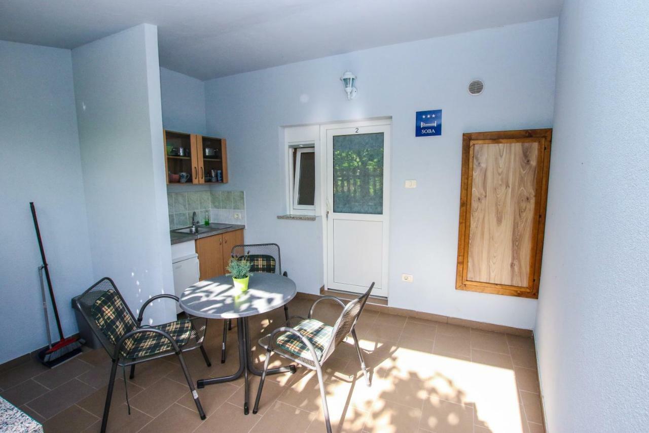 Apartments Vuceric Перой Екстер'єр фото