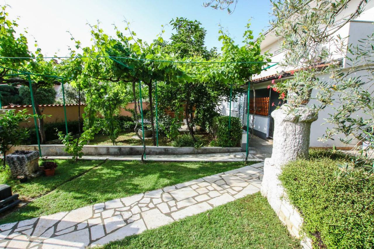 Apartments Vuceric Перой Екстер'єр фото
