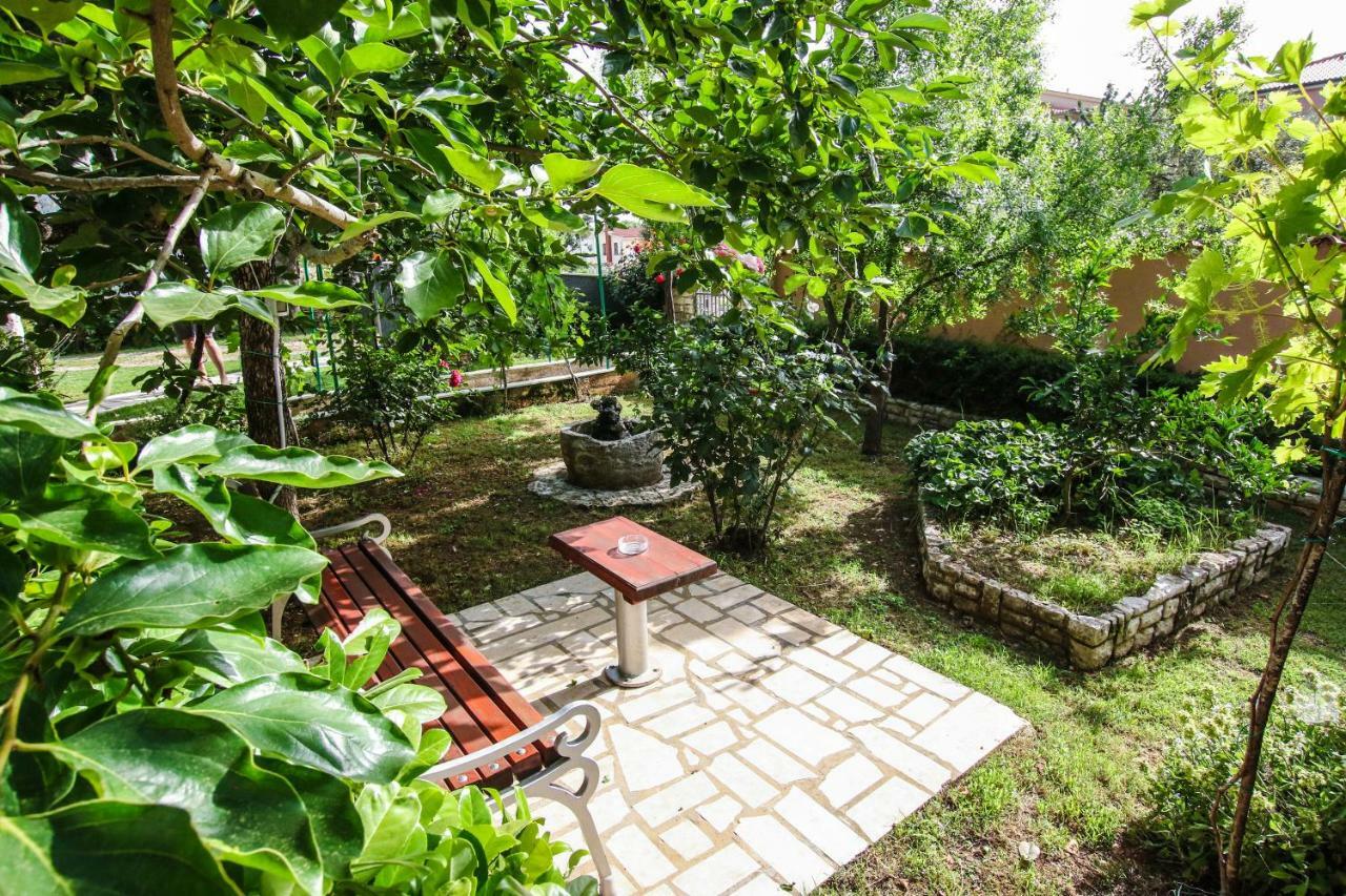 Apartments Vuceric Перой Екстер'єр фото
