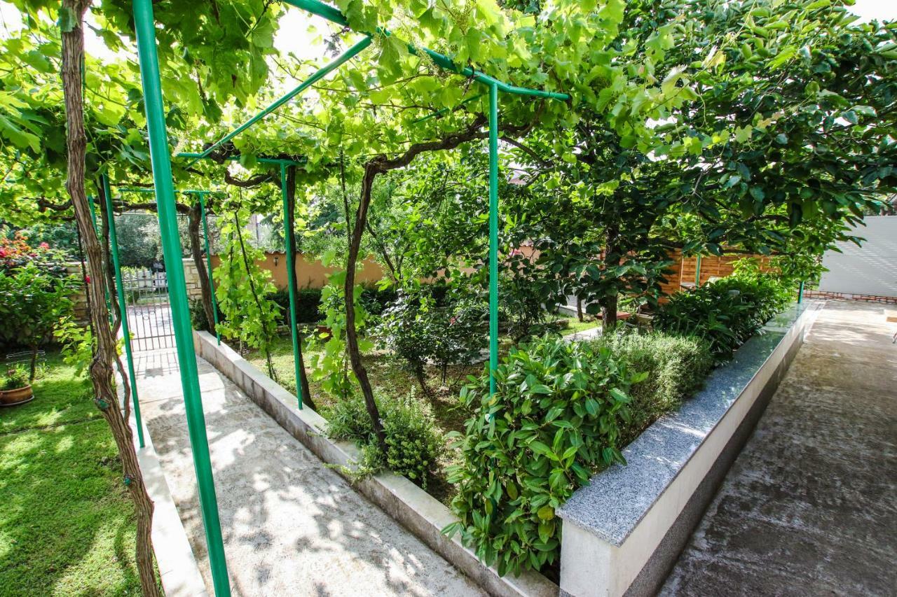 Apartments Vuceric Перой Екстер'єр фото