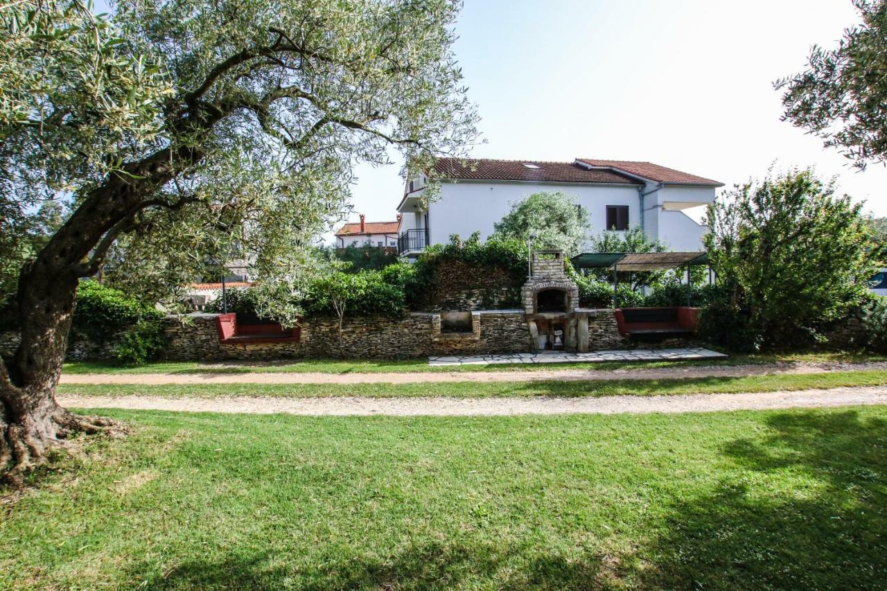 Apartments Vuceric Перой Екстер'єр фото